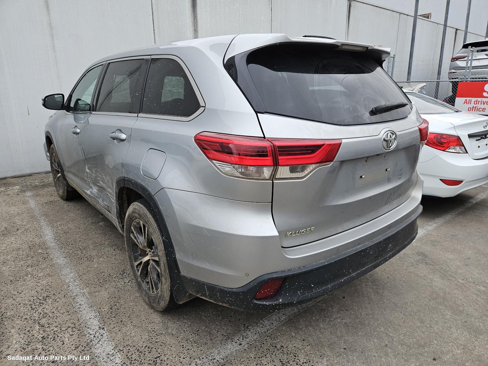 Toyota Kluger Left Taillight