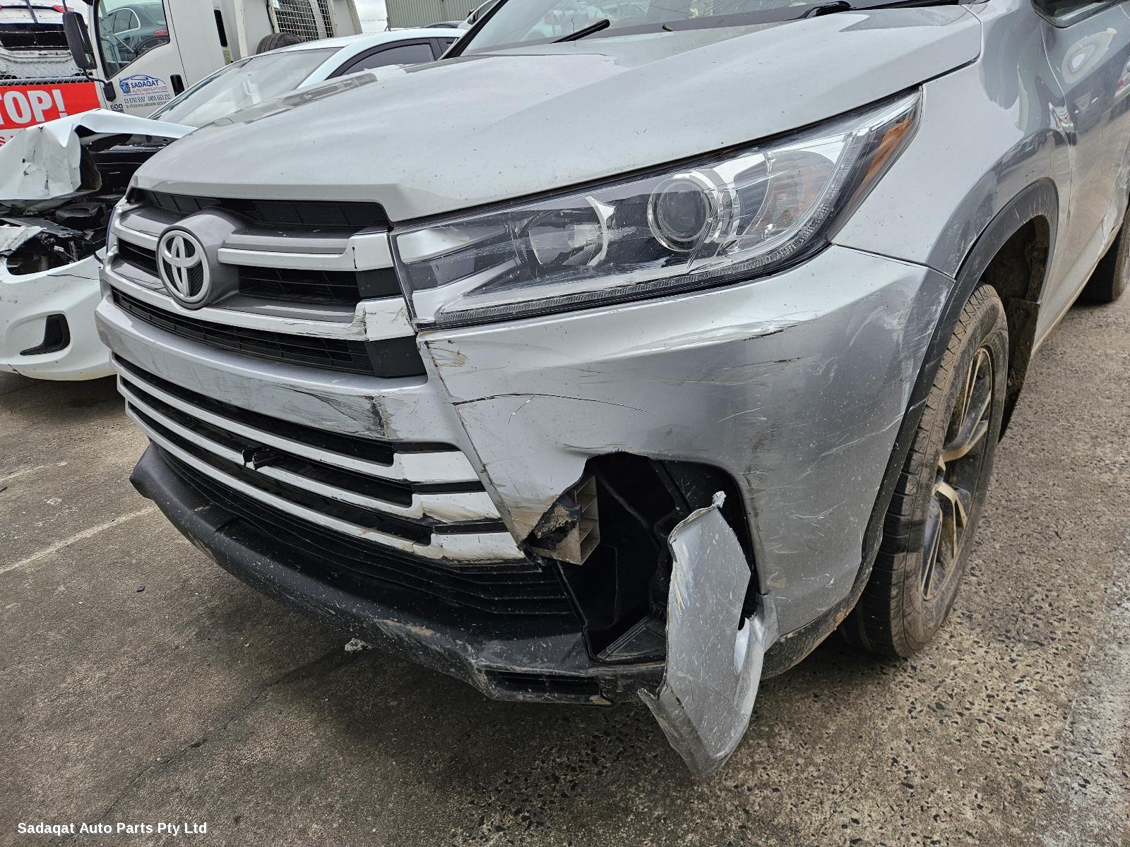 Toyota Kluger Left Taillight
