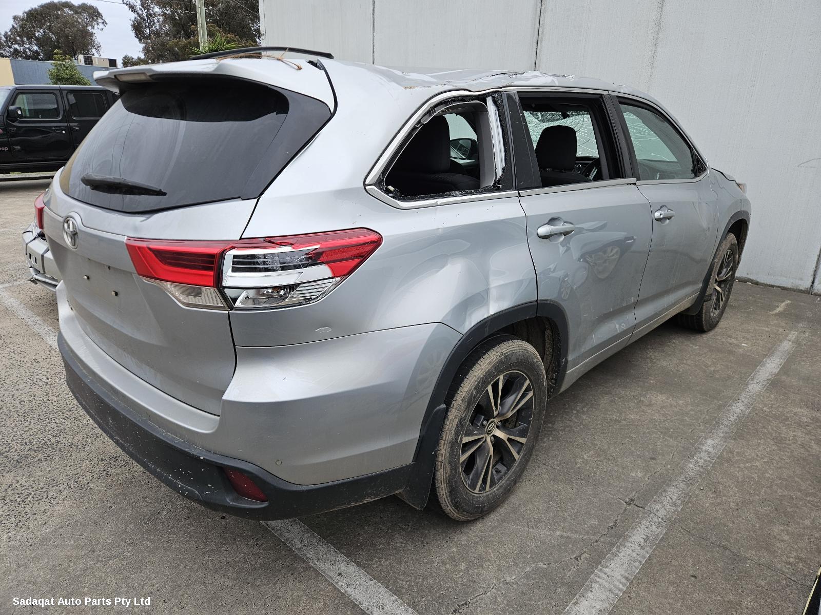 Toyota Kluger Left Taillight