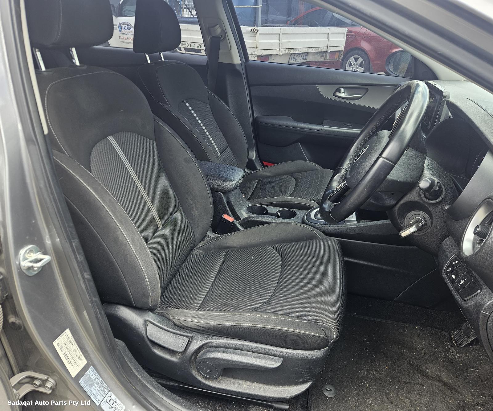 Kia Cerato Seatbelt/stalk