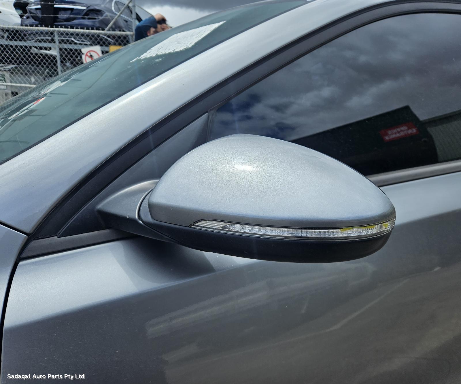 Kia Cerato Seatbelt/stalk