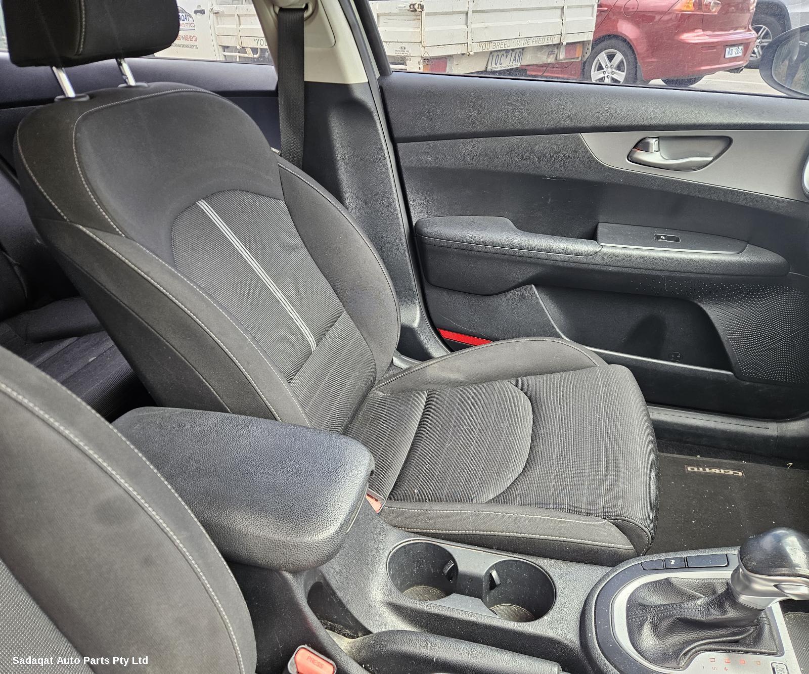 Kia Cerato Seatbelt/stalk