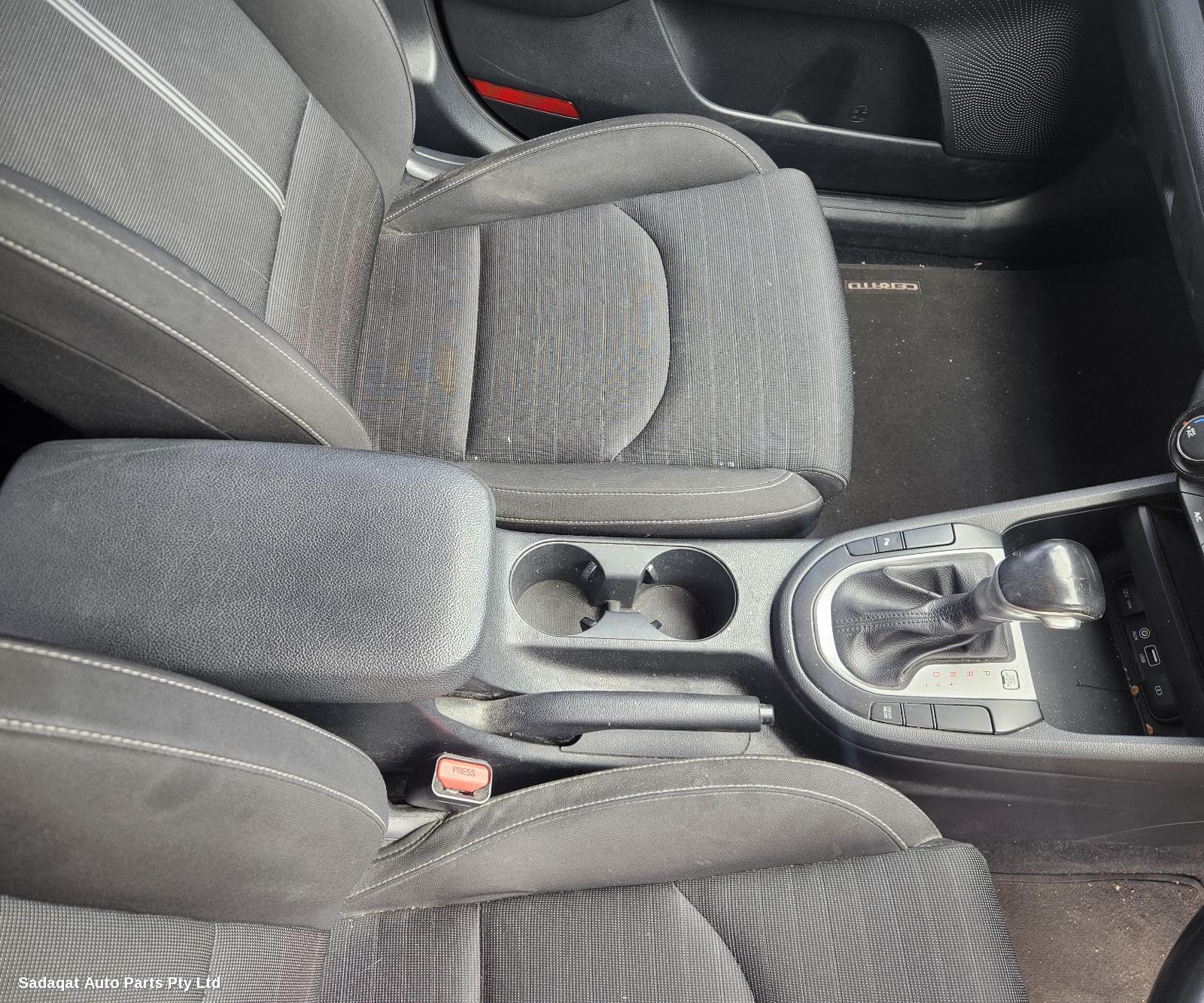 Kia Cerato Seatbelt/stalk