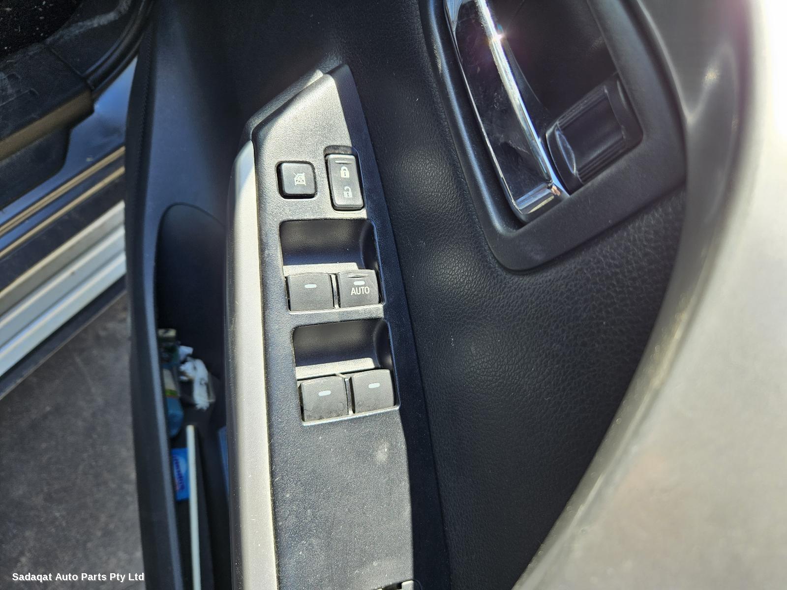 Mitsubishi Pajero Right Door Mirror