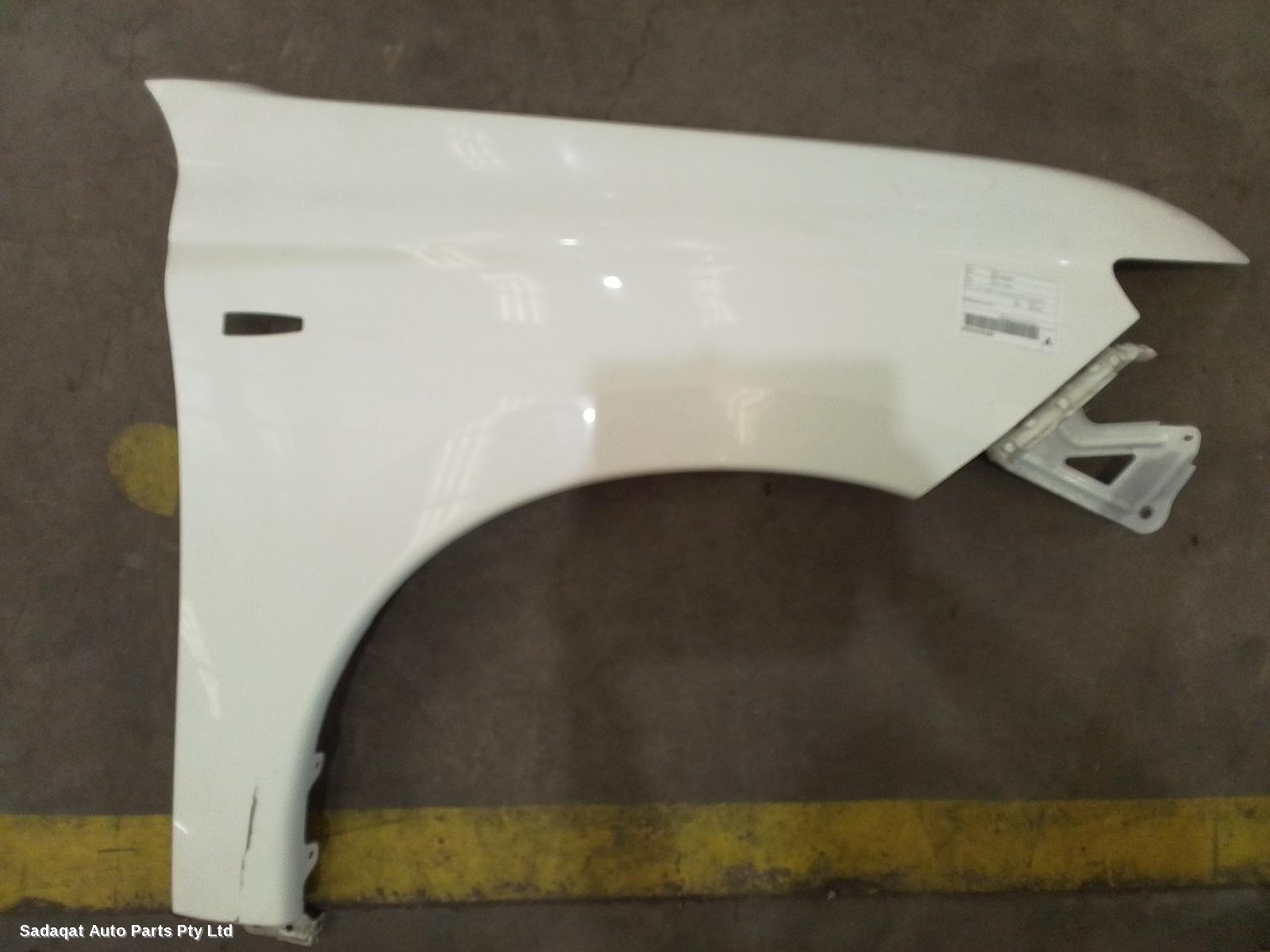 Mitsubishi Outlander Right Guard