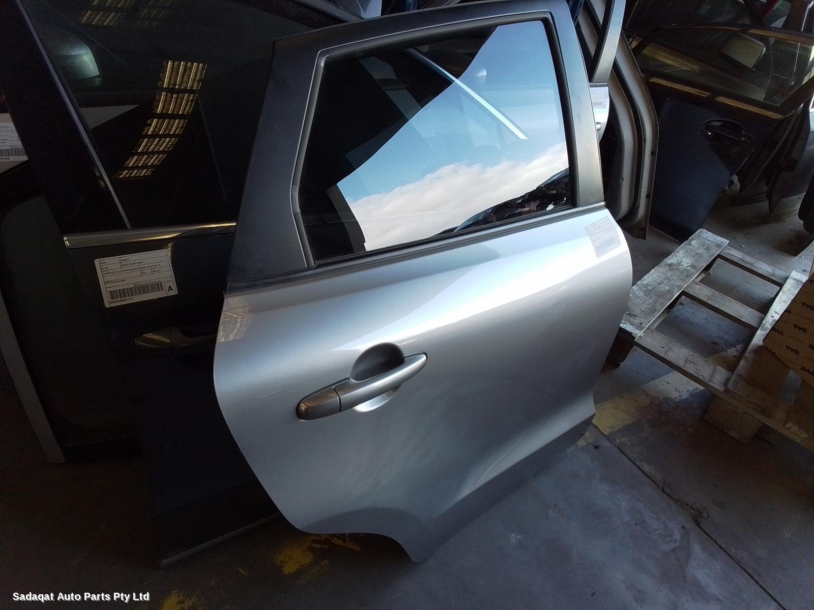 Suzuki Baleno Right_rear_door_sliding