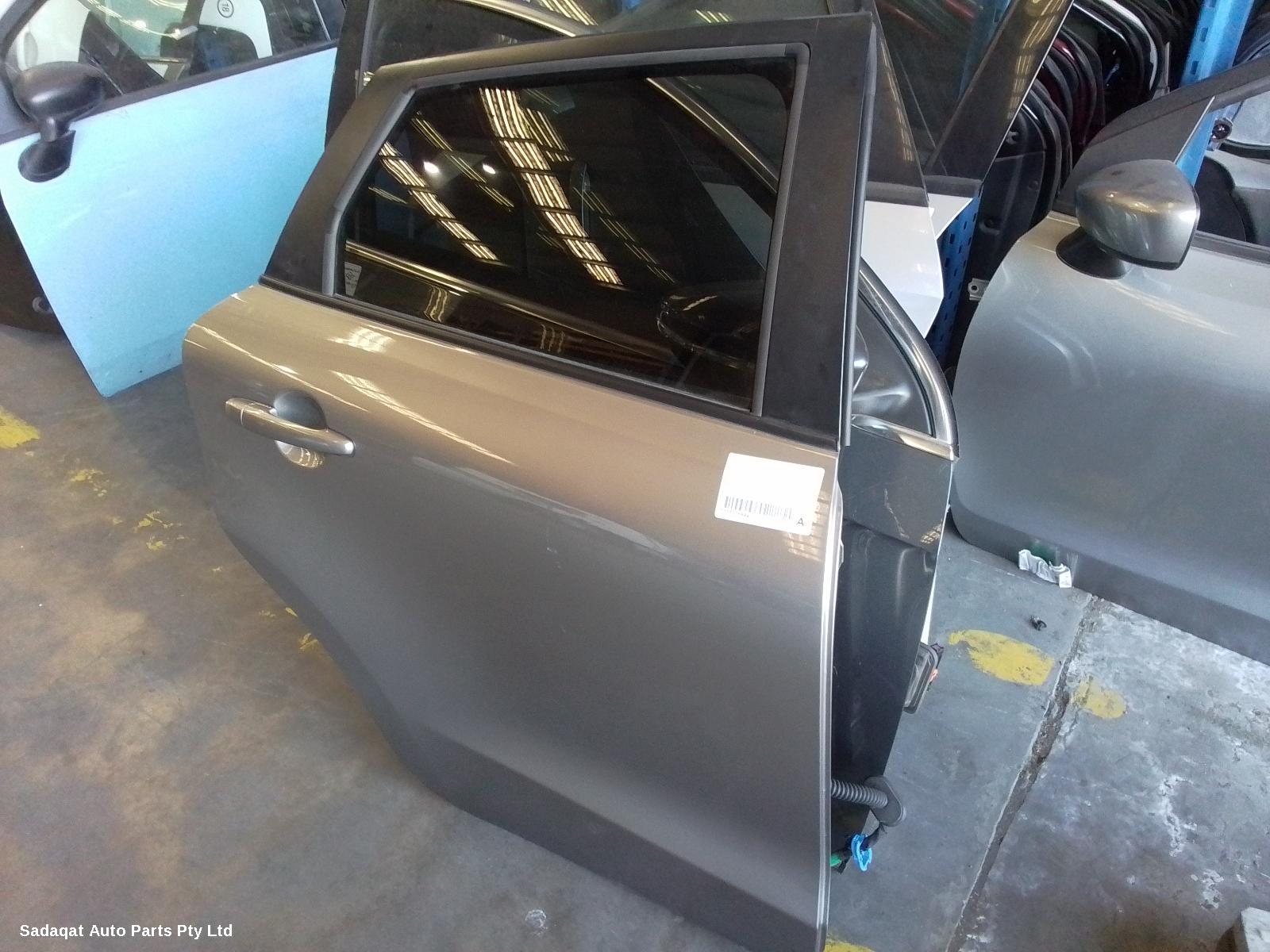 Suzuki Baleno Right_rear_door_sliding