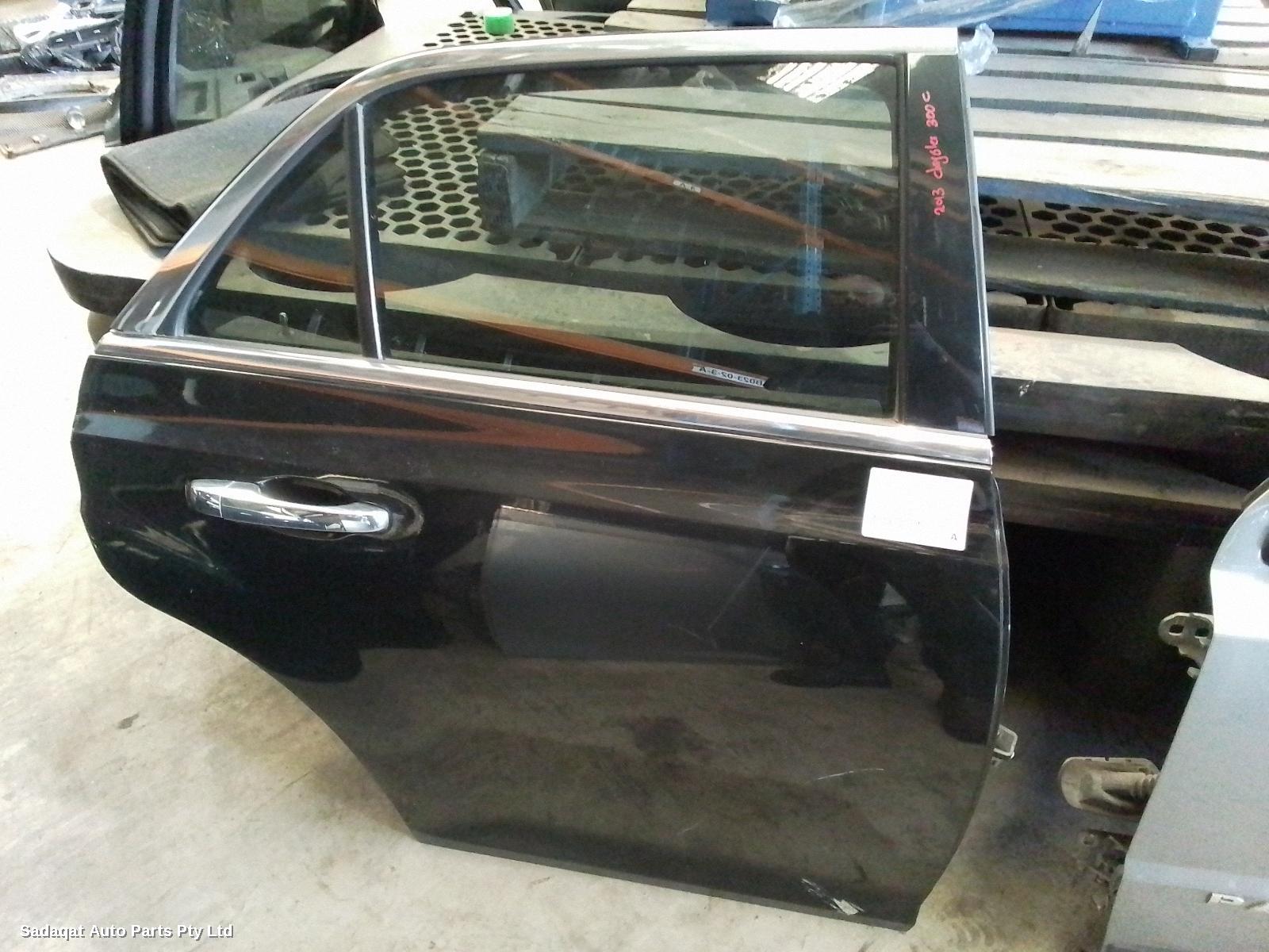 Chrysler 300c Right_rear_door_sliding