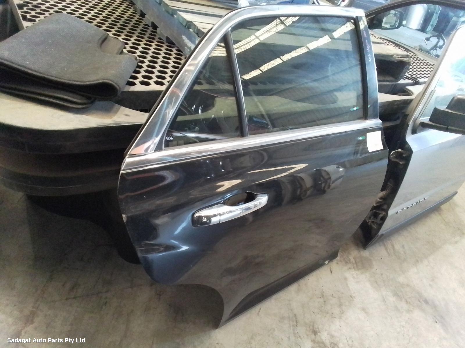 Chrysler 300c Right_rear_door_sliding