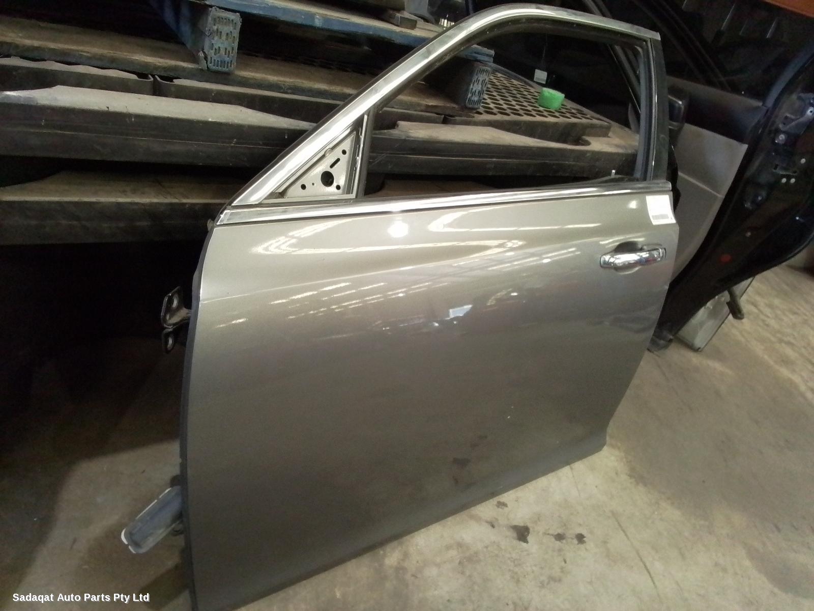 Chrysler 300c Left Front Door