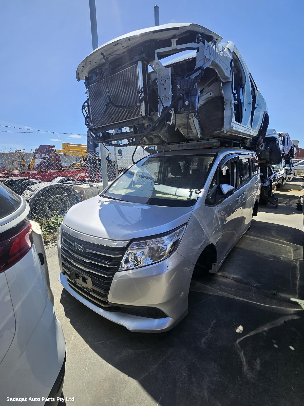 Toyota Noah (import) Right Rear Hub Assembly