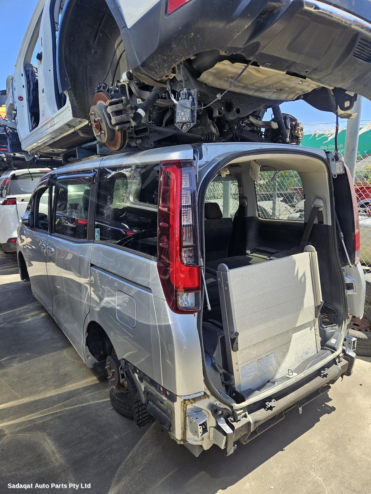 Toyota Noah (import) Right Rear Hub Assembly