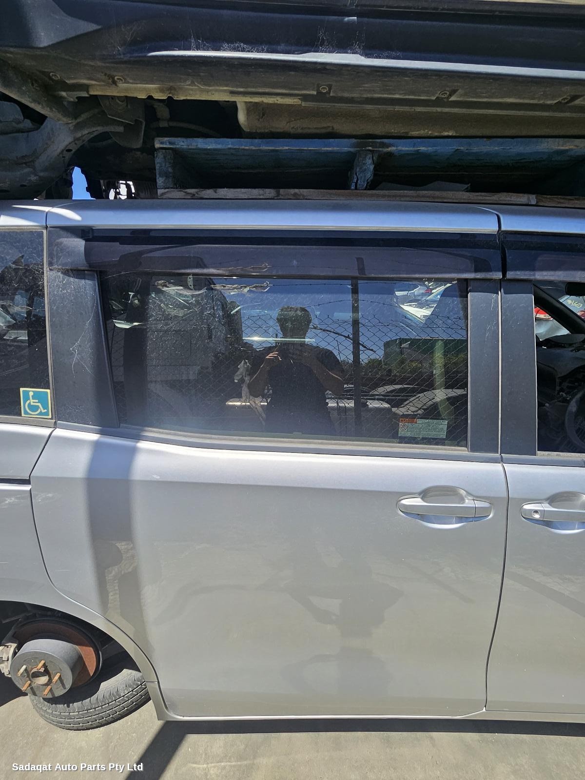 Toyota Noah (import) Right Rear Hub Assembly