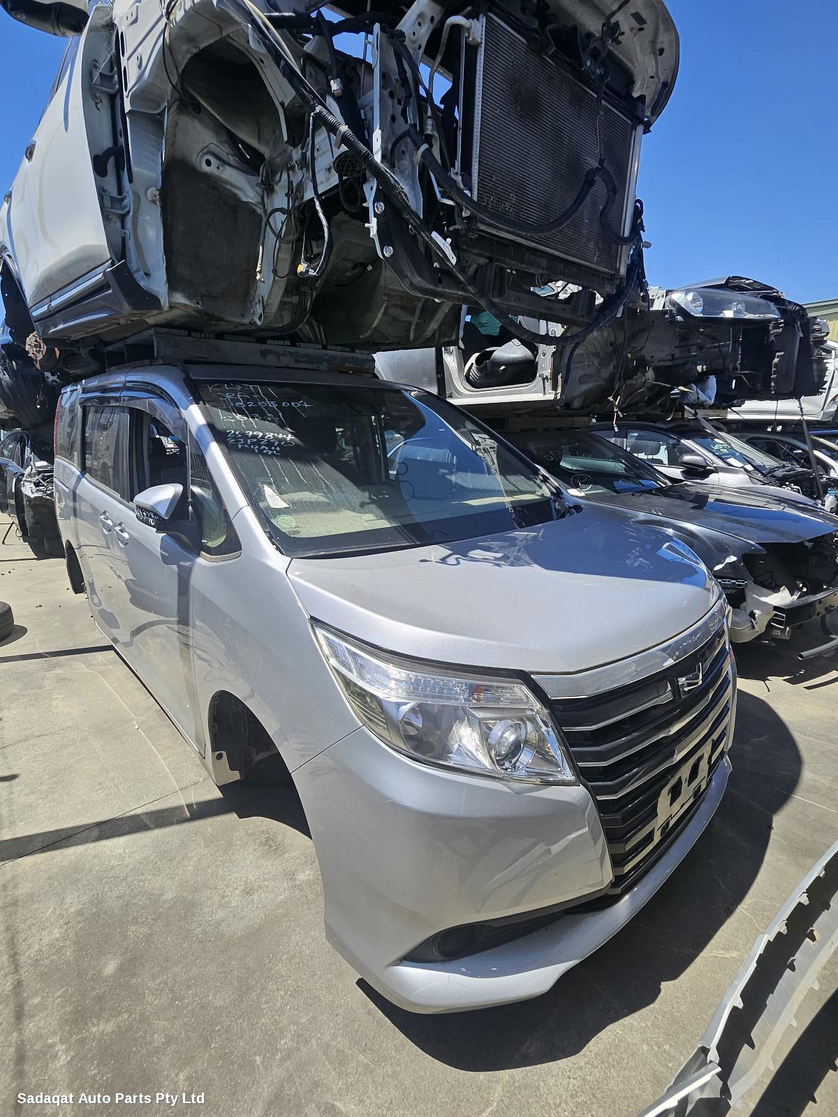 Toyota Noah (import) Right Rear Hub Assembly