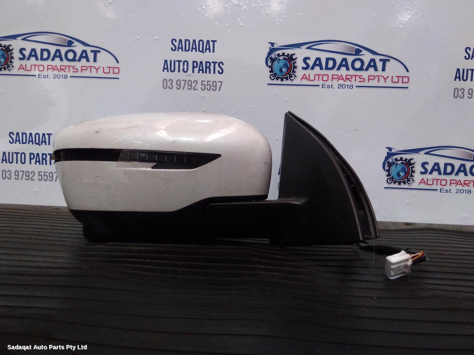 Nissan Qashqai Right Door Mirror