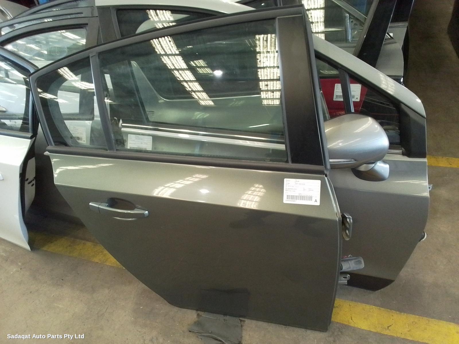 Holden Cruze Right_rear_door_sliding