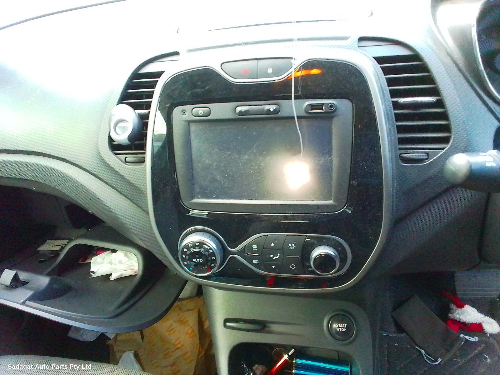 Renault Captur Right Guard