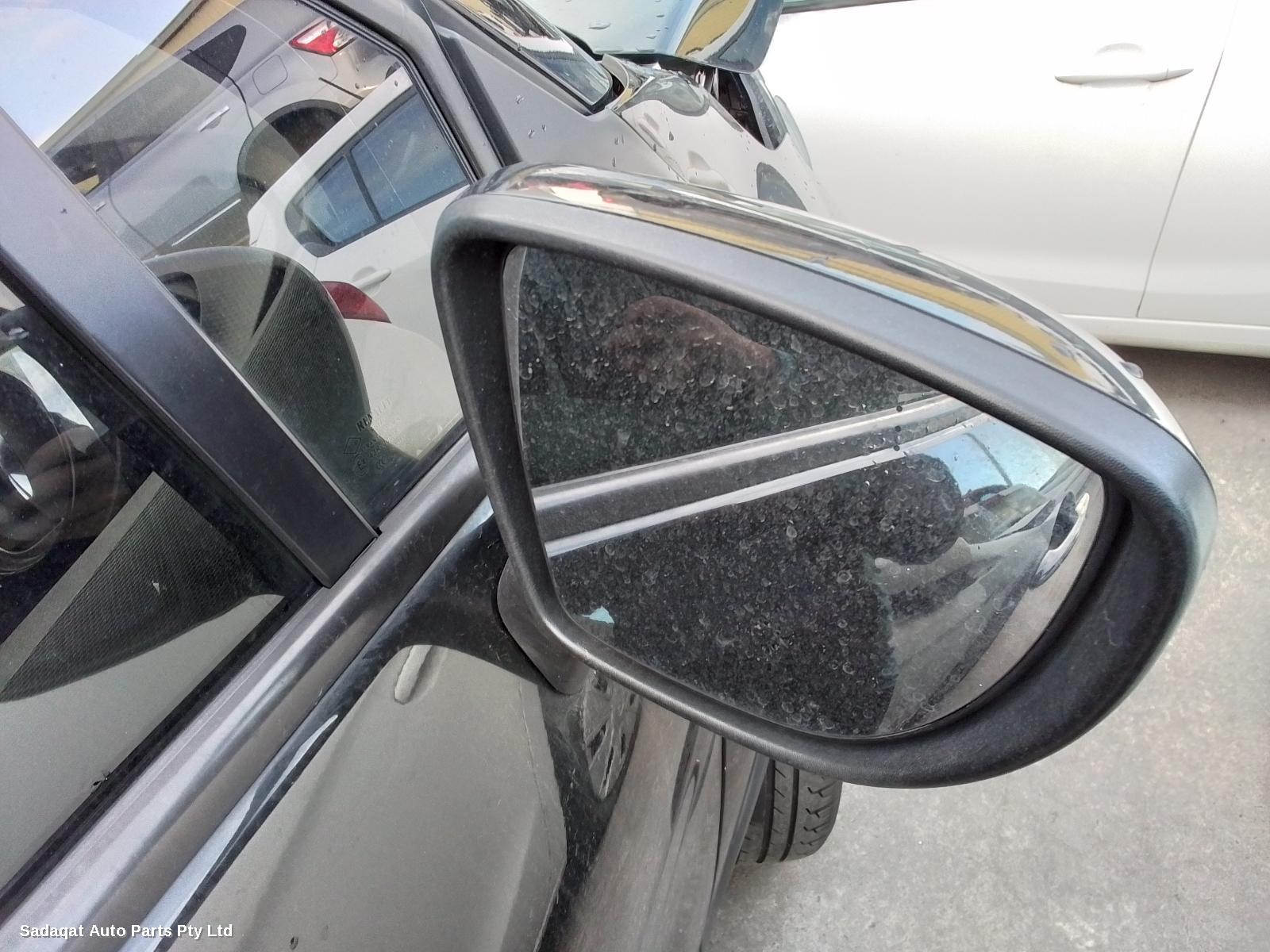 Renault Captur Right Guard