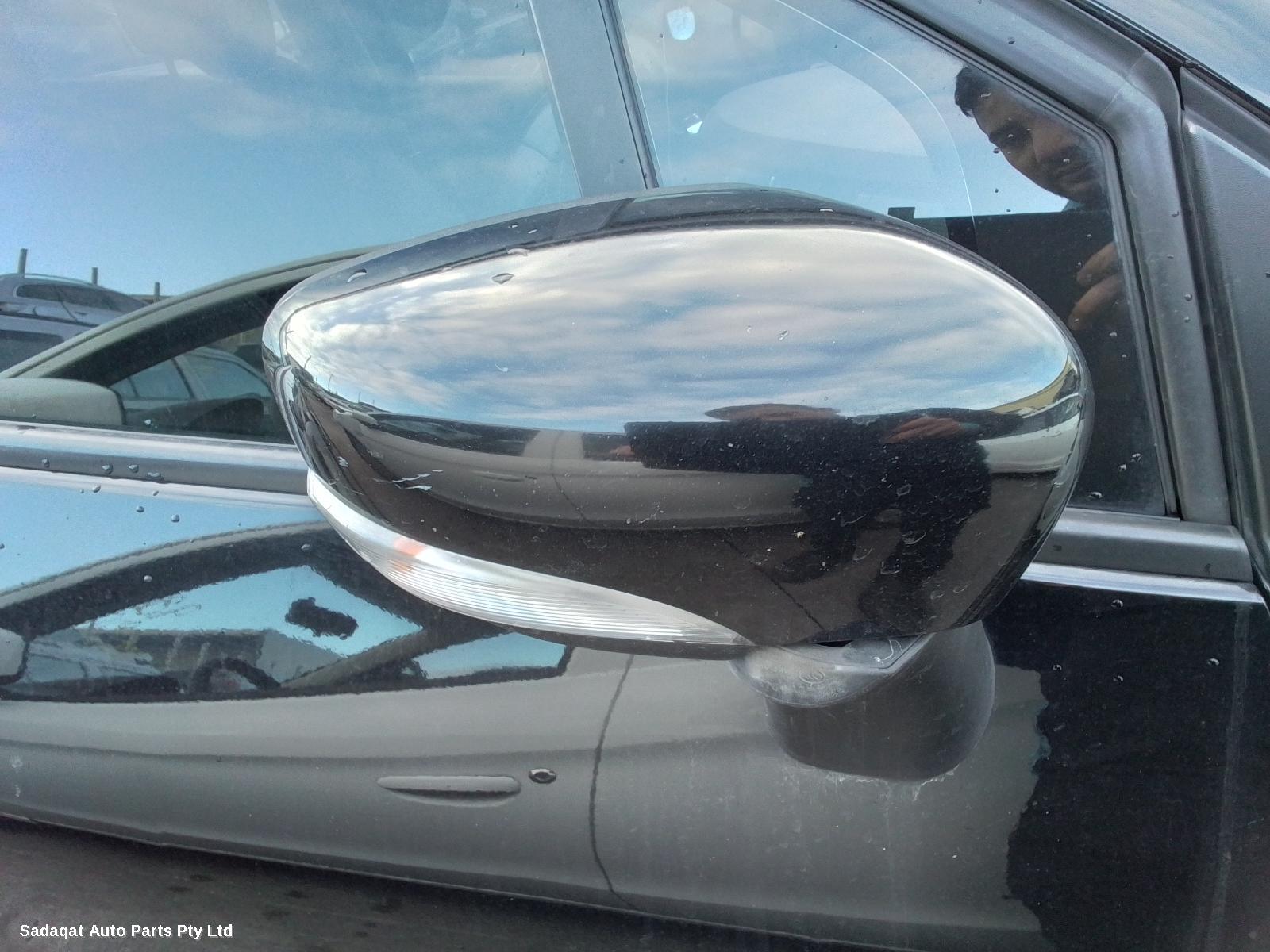 Renault Captur Right Guard