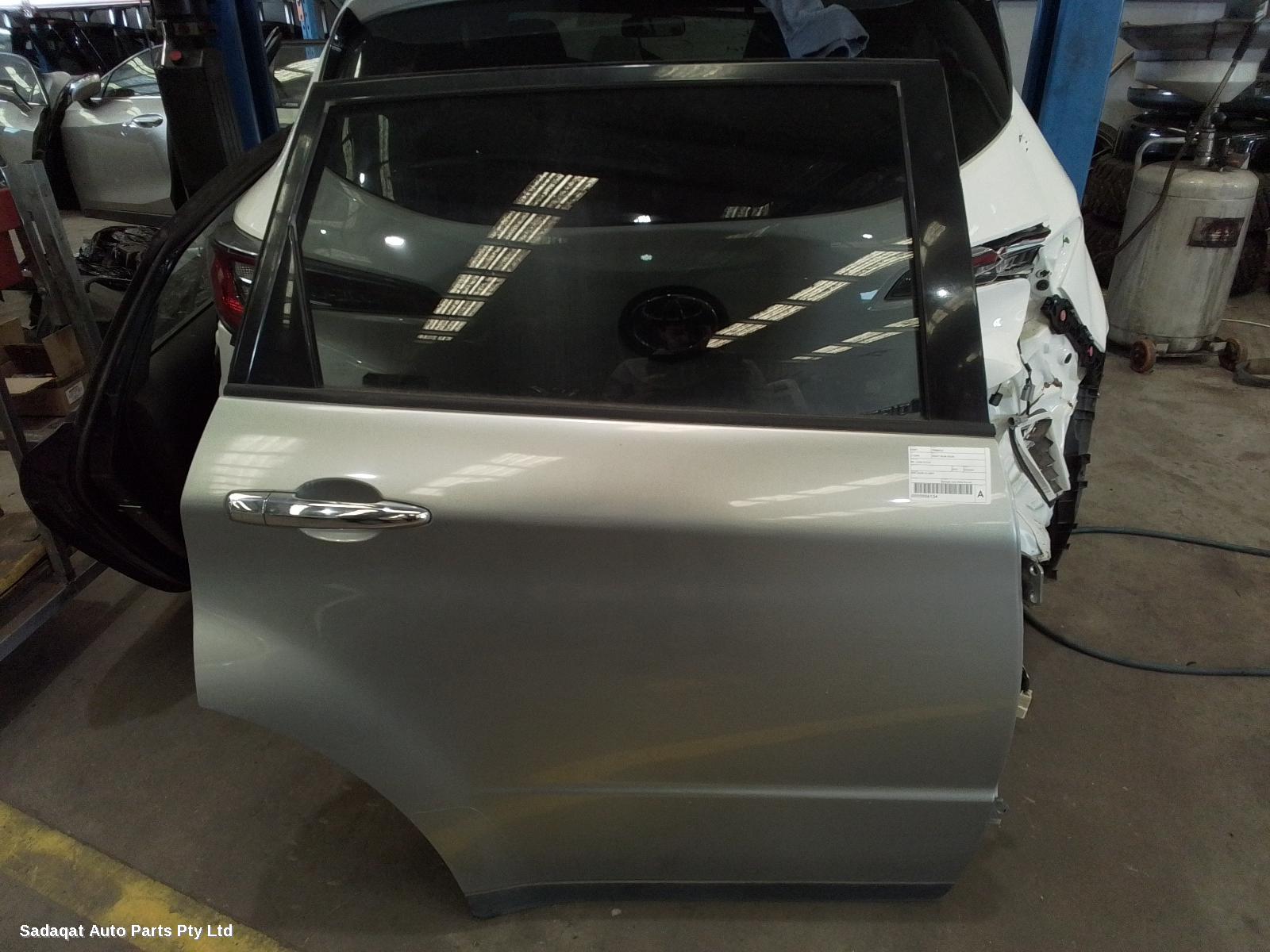 Subaru Tribeca Right_rear_door_sliding