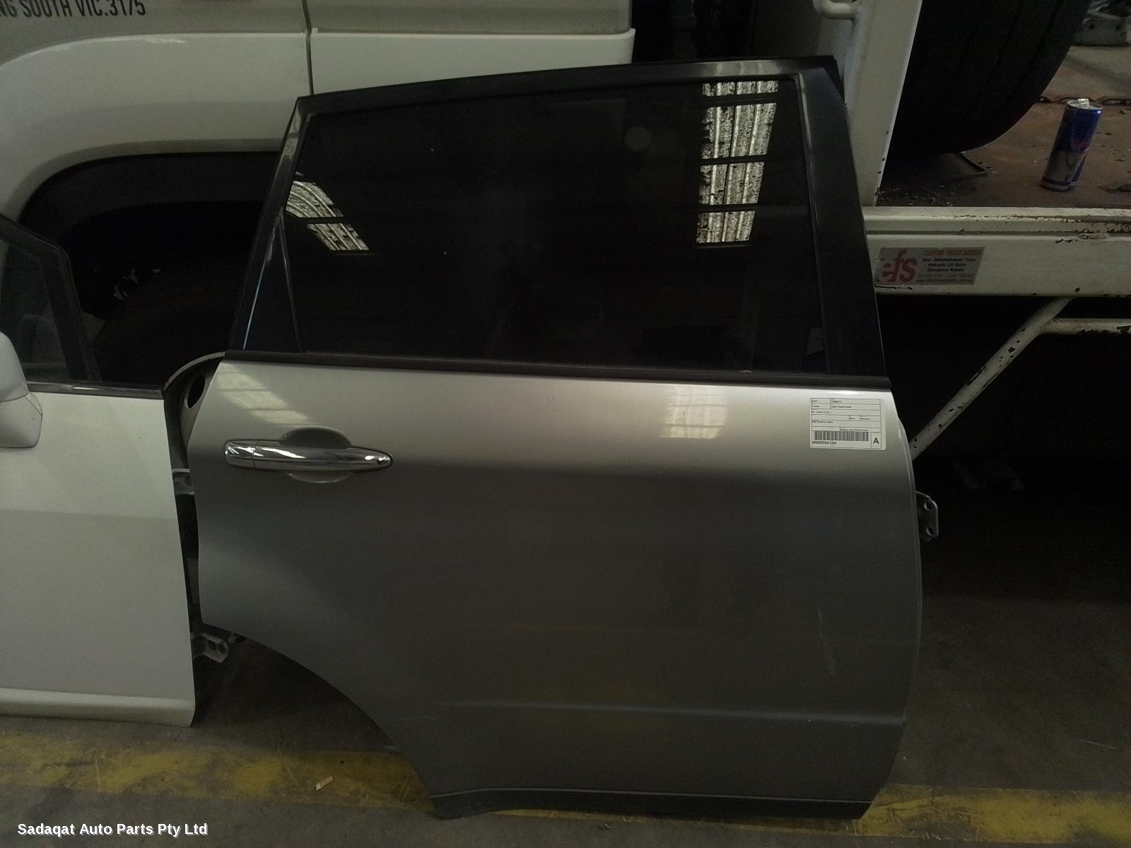 Subaru Tribeca Right_rear_door_sliding