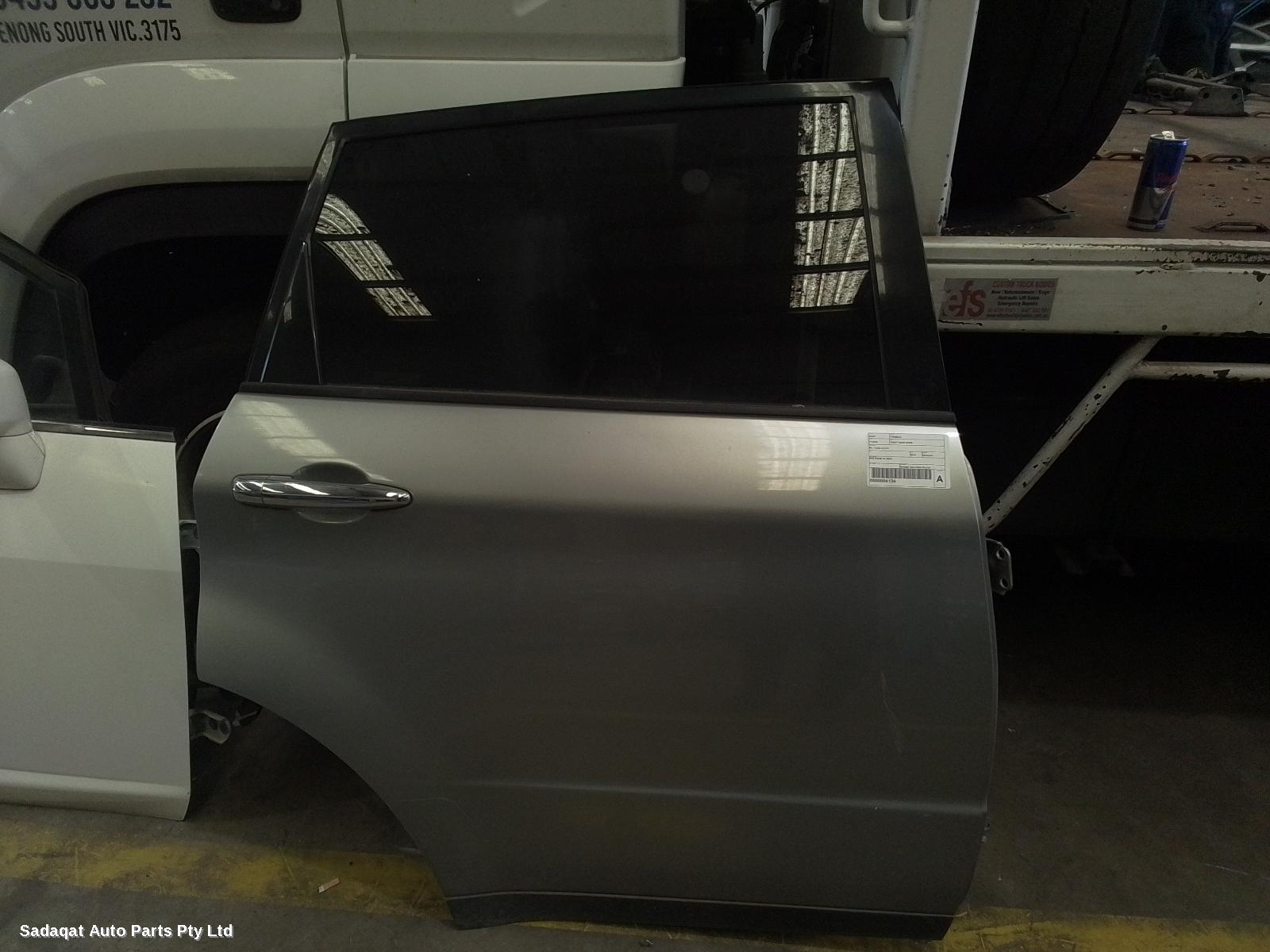 Subaru Tribeca Right_rear_door_sliding