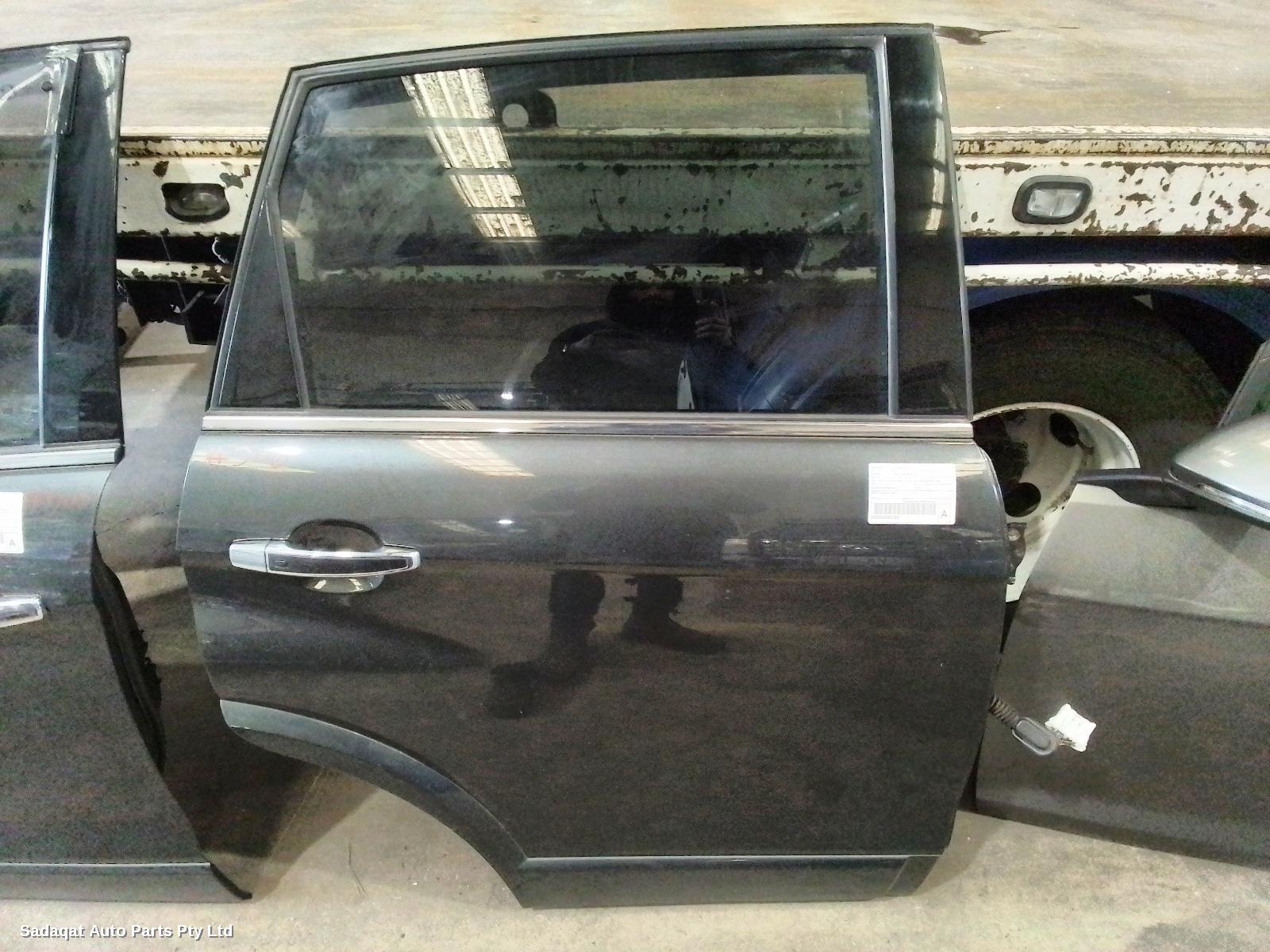 Holden Captiva Right_rear_door_sliding