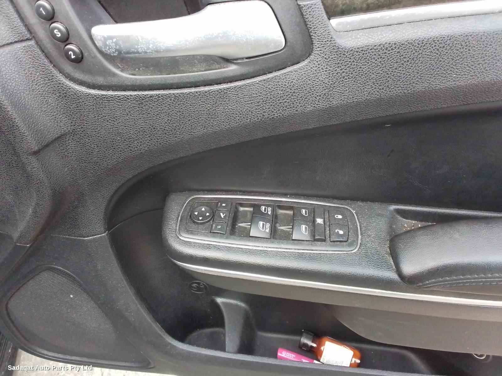 Chrysler 300c Left Guard Liner