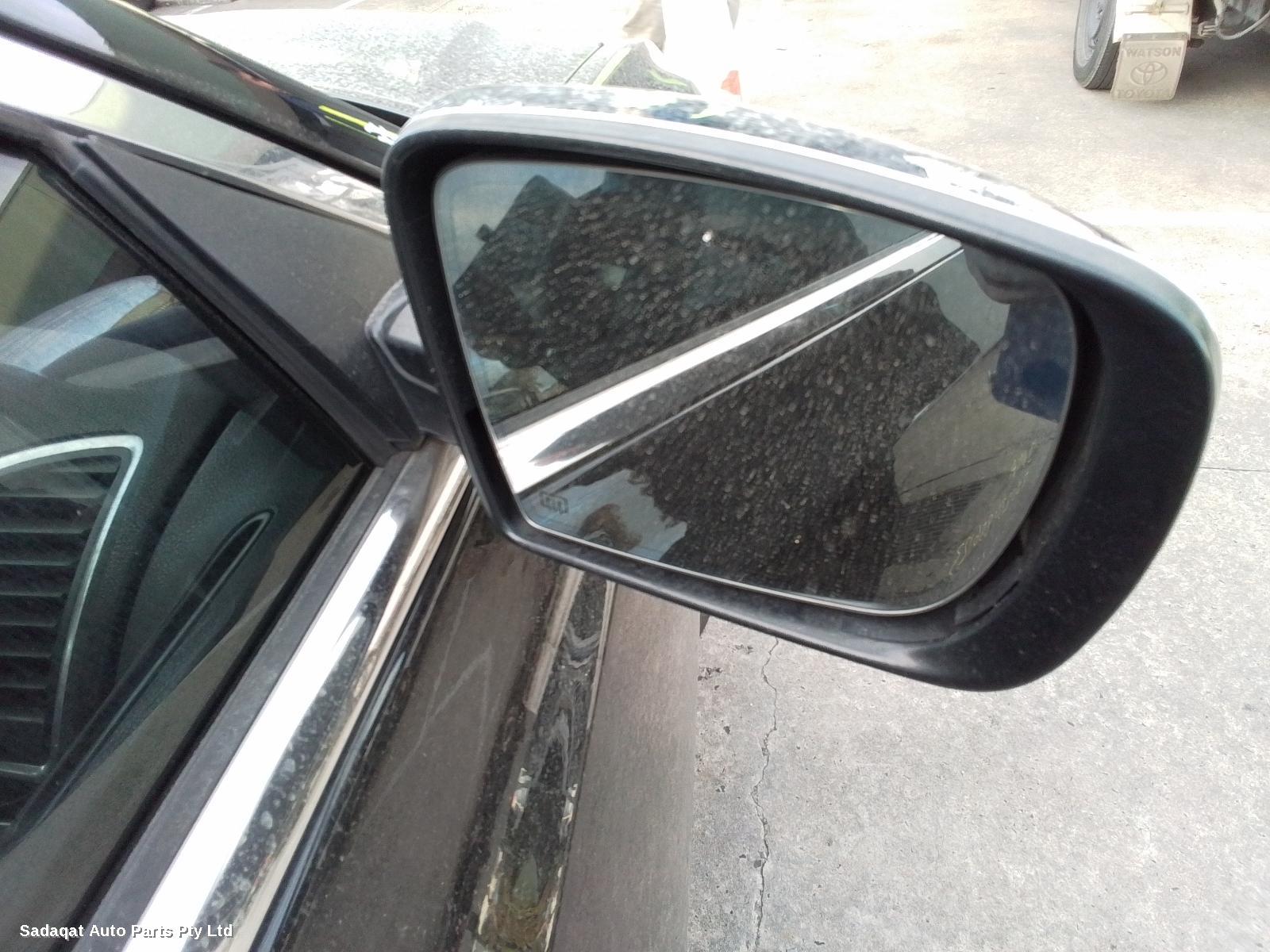 Chrysler 300c Left Guard Liner