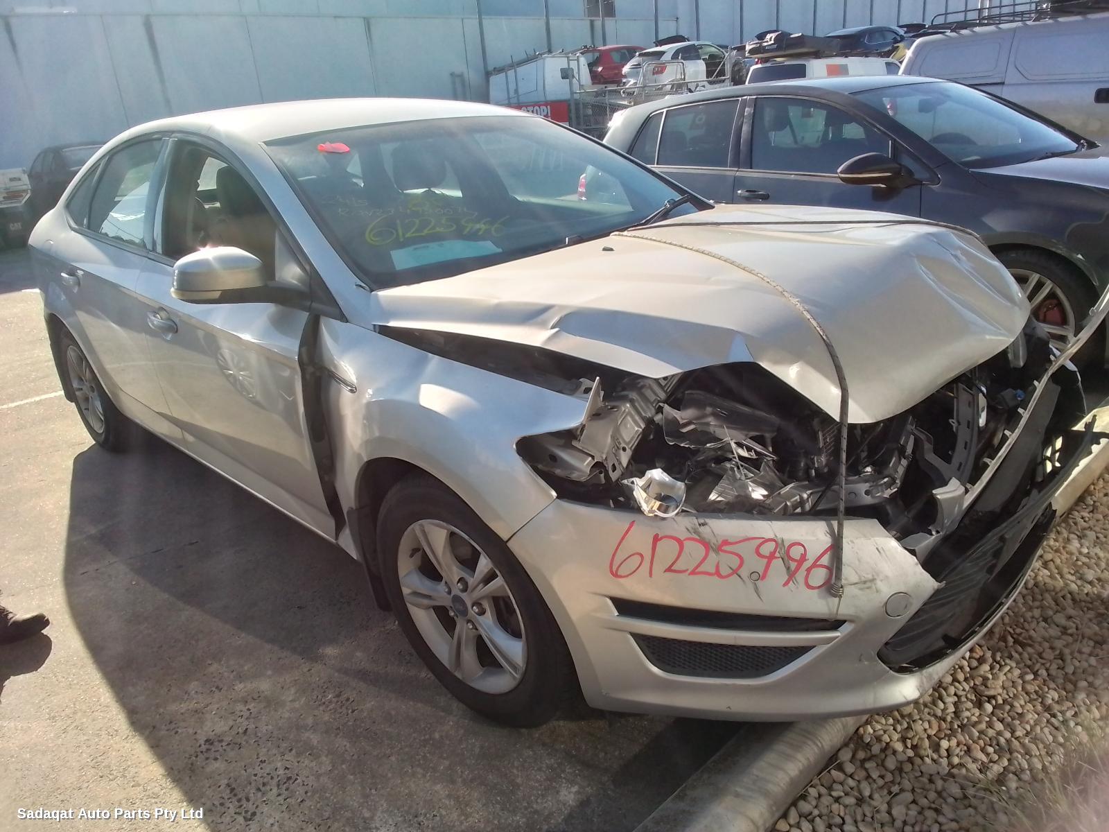 Ford Mondeo Right_rear_door_sliding