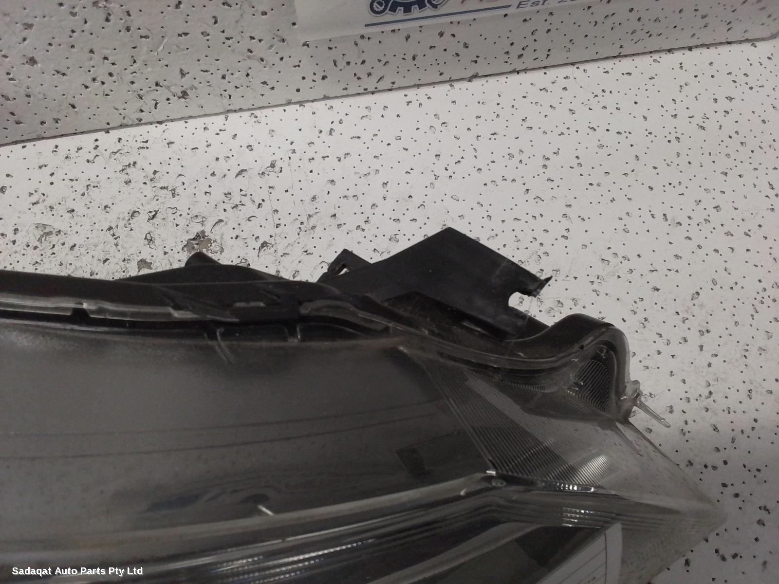 Toyota Yaris Right Headlamp