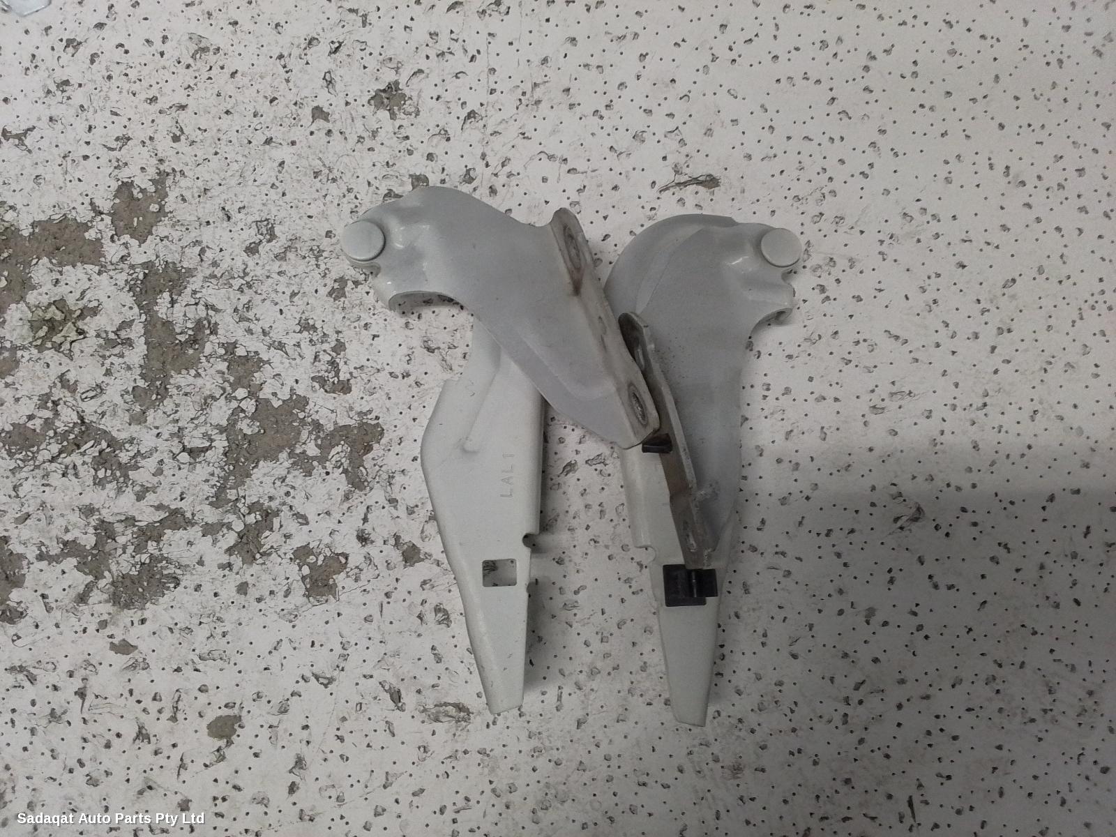 Mitsubishi Outlander Bonnet Hinge/strut