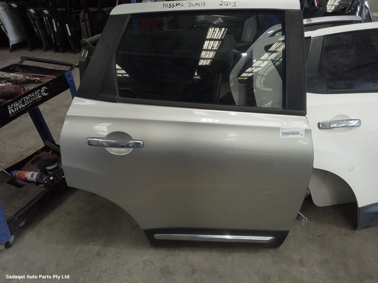 Nissan Dualis Right_rear_door_sliding