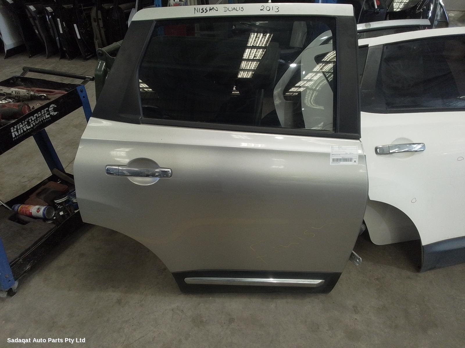 Nissan Dualis Right_rear_door_sliding