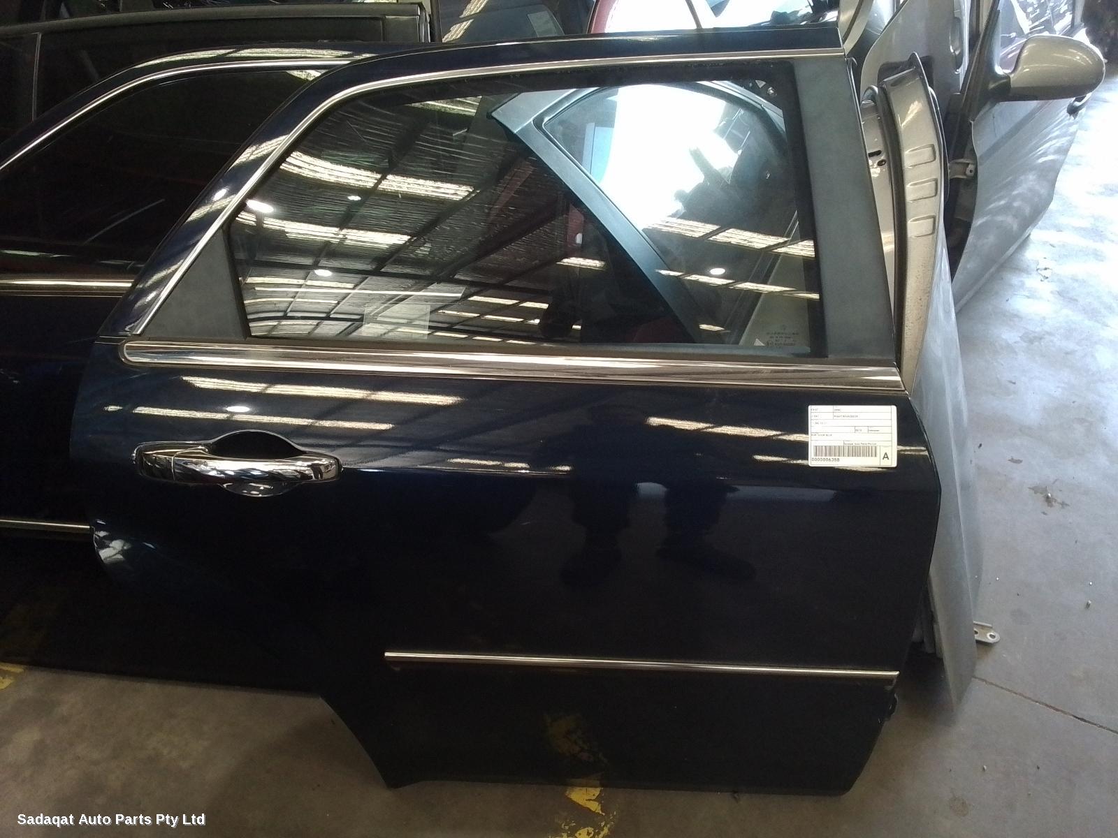 Chrysler 300c Right_rear_door_sliding