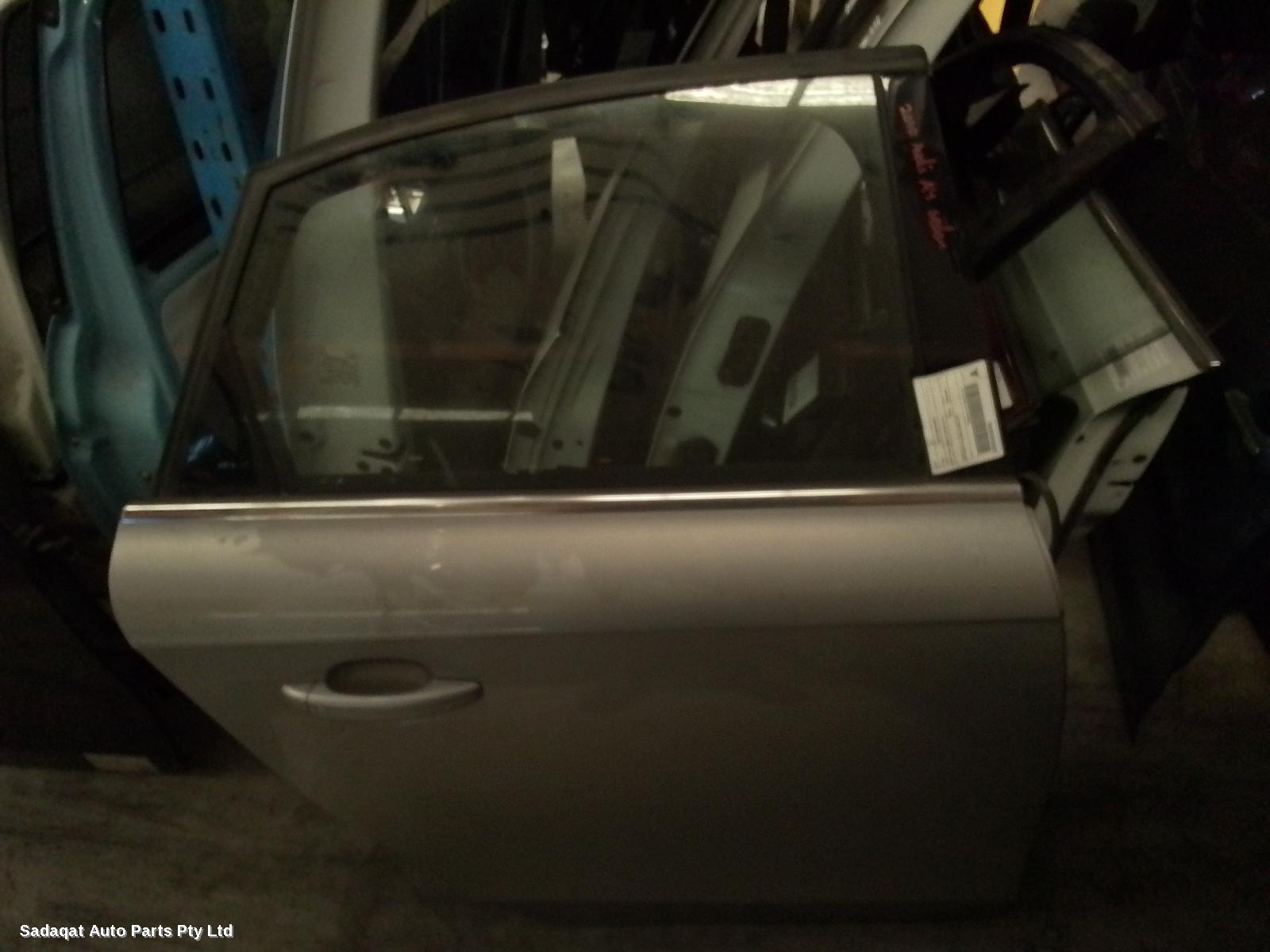 Audi A4 Right_rear_door_sliding