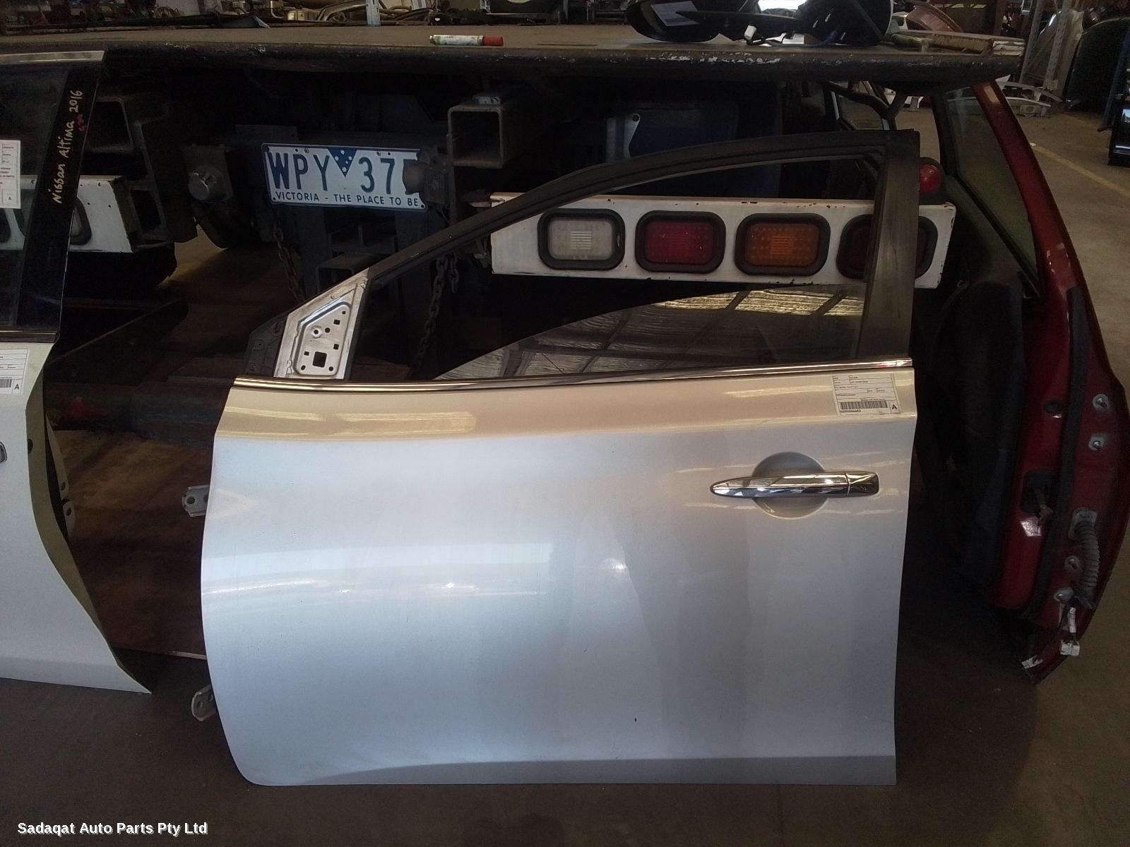 Nissan Pulsar Left Front Door