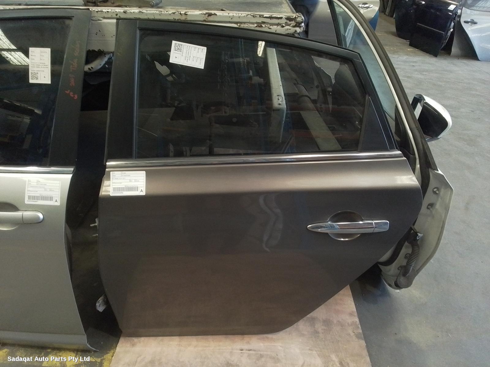 Nissan Pulsar Left Rear Door/sliding