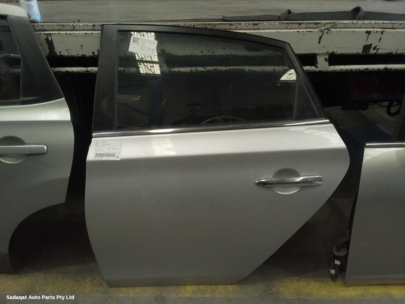 Nissan Pulsar Left Rear Door/sliding