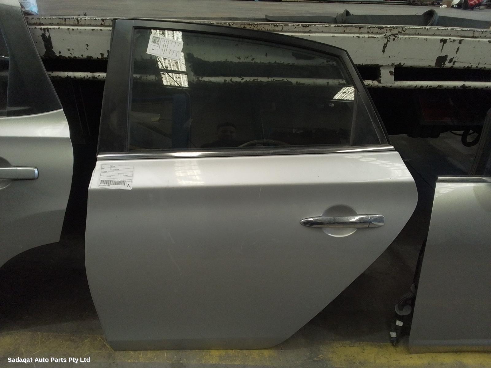 Nissan Pulsar Left Rear Door/sliding