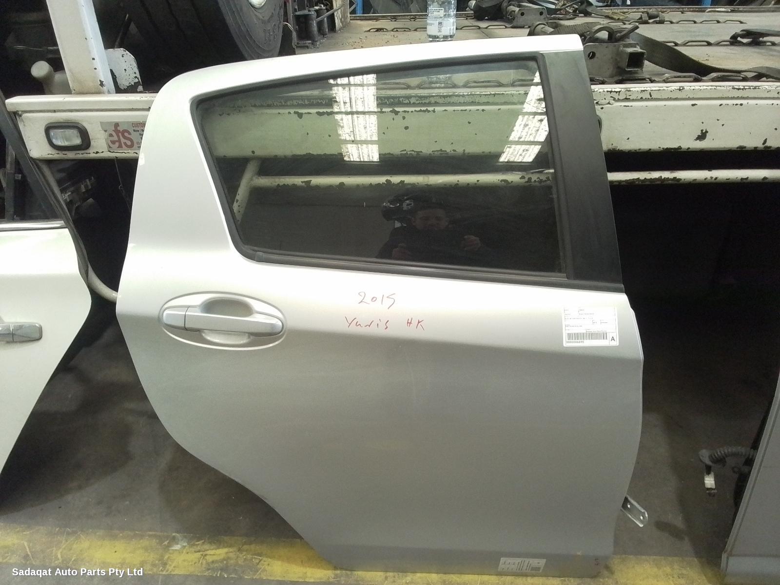 Toyota Yaris Right_rear_door_sliding