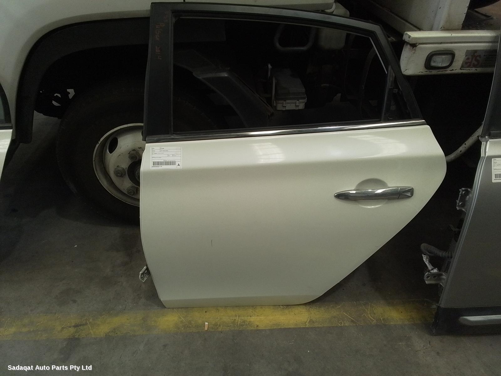 Nissan Pulsar Left Rear Door/sliding
