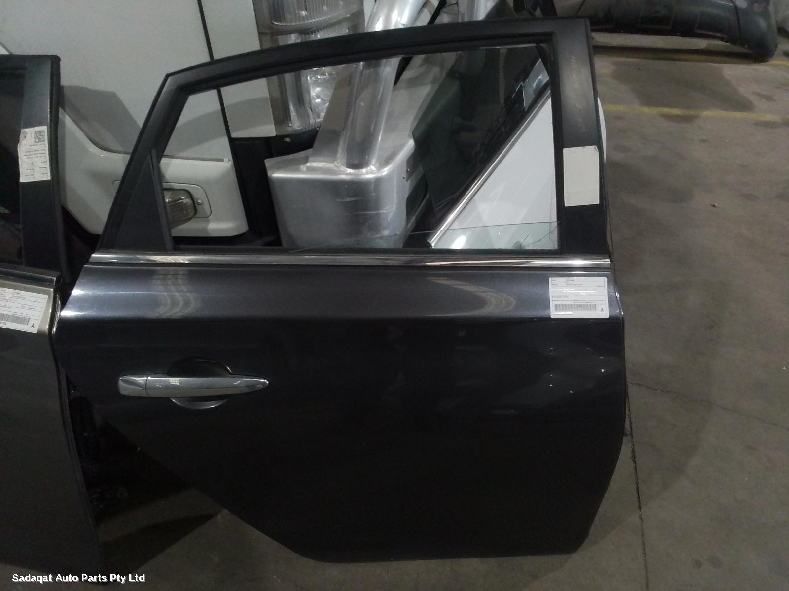 Nissan Pulsar Right_rear_door_sliding