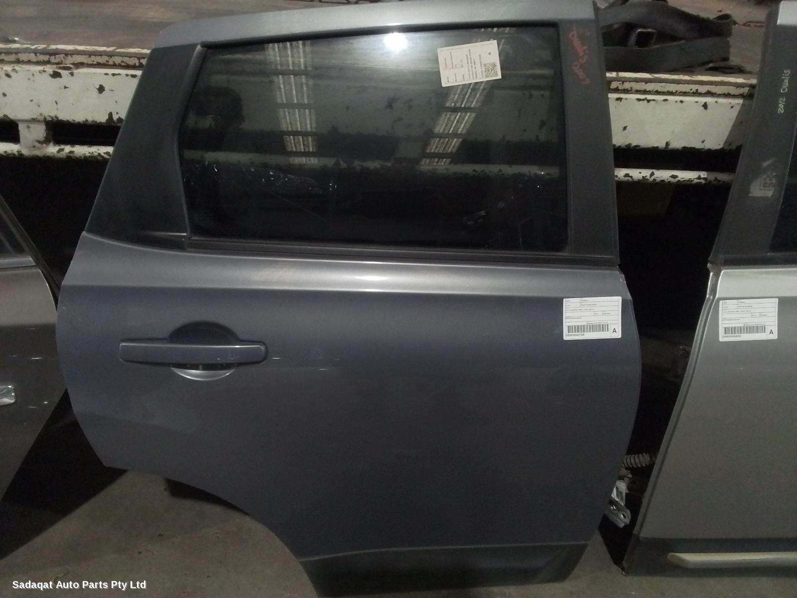 Nissan Dualis Right_rear_door_sliding