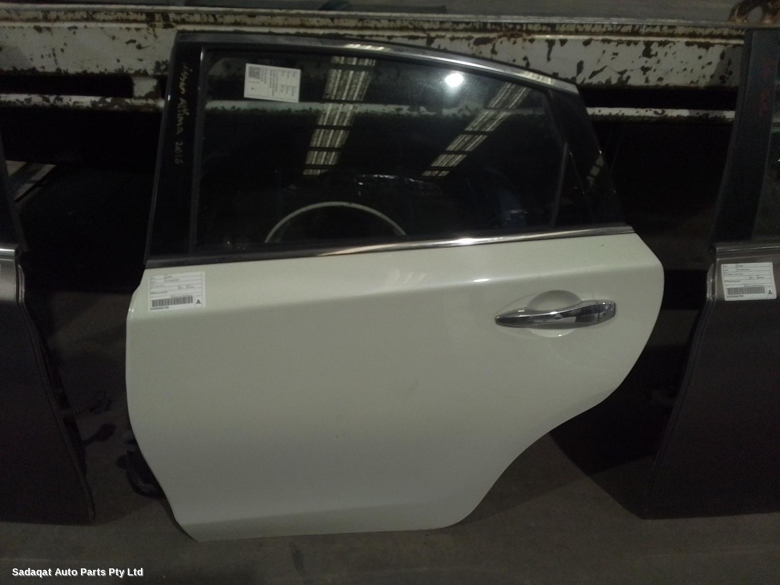 Nissan Altima Left Rear Door/sliding