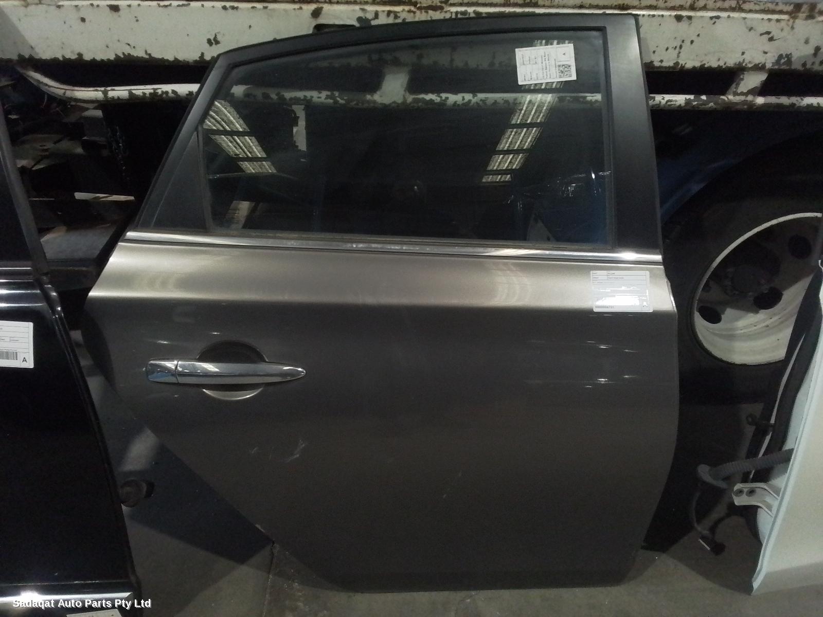 Nissan Pulsar Right_rear_door_sliding