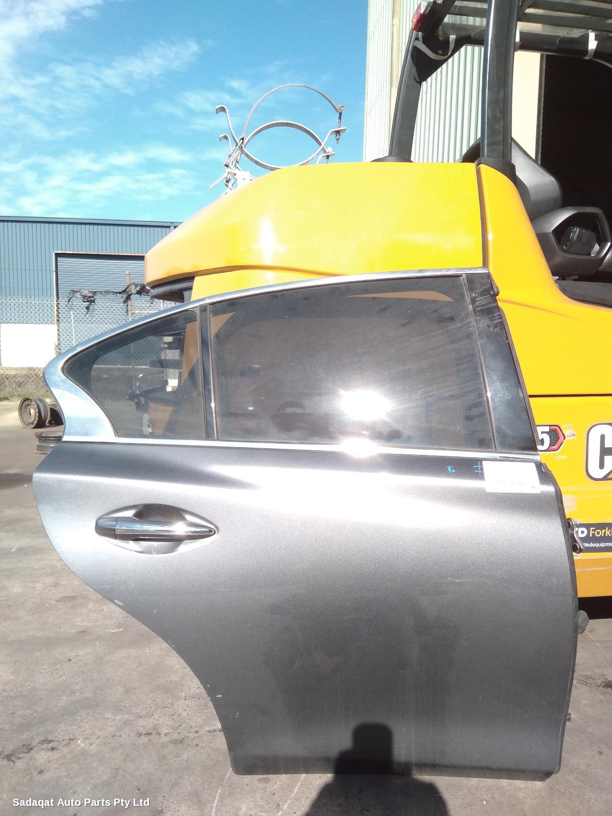 Infiniti Q50 Right_rear_door_sliding