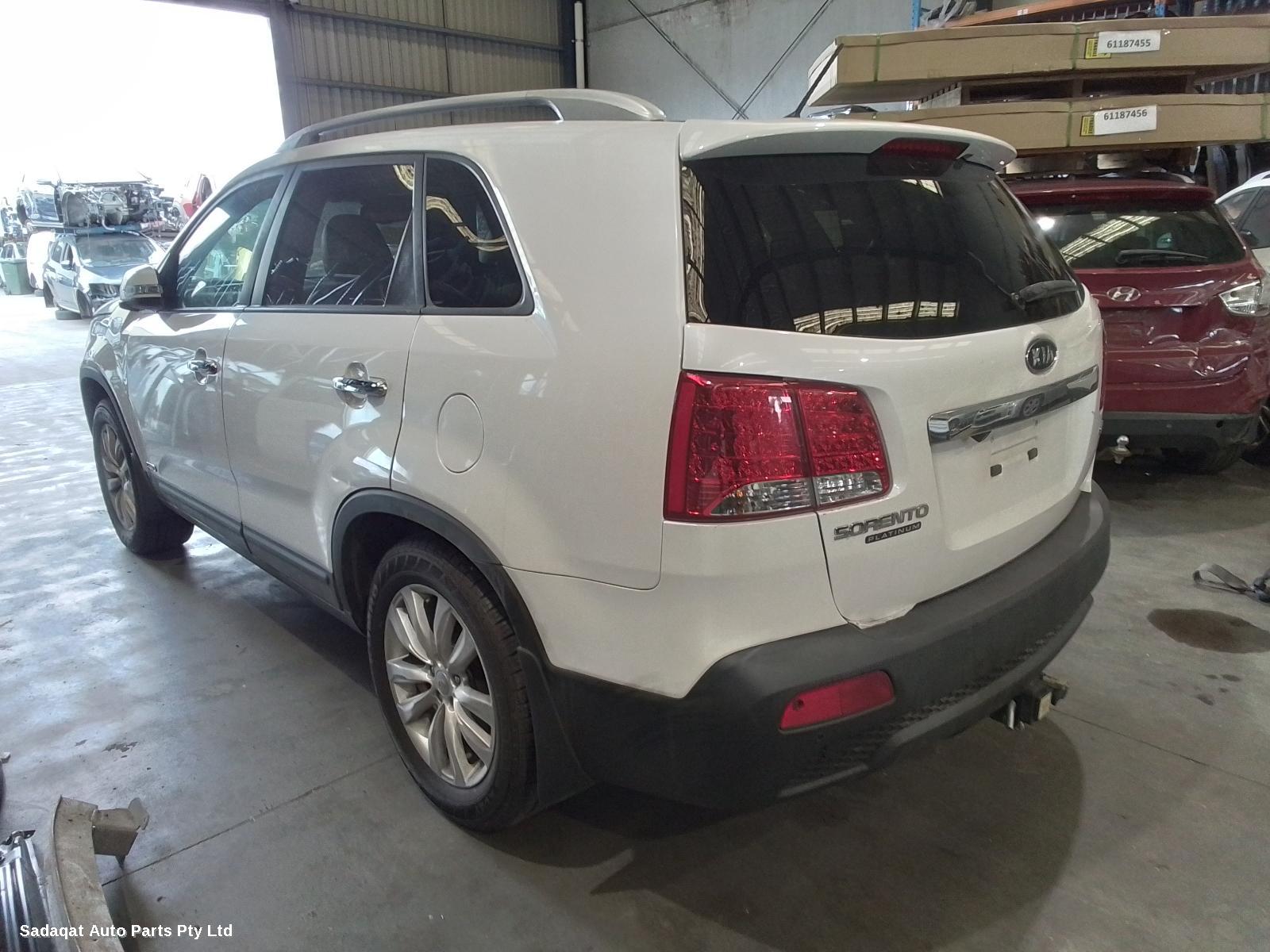 Kia Sorento Left Headlamp