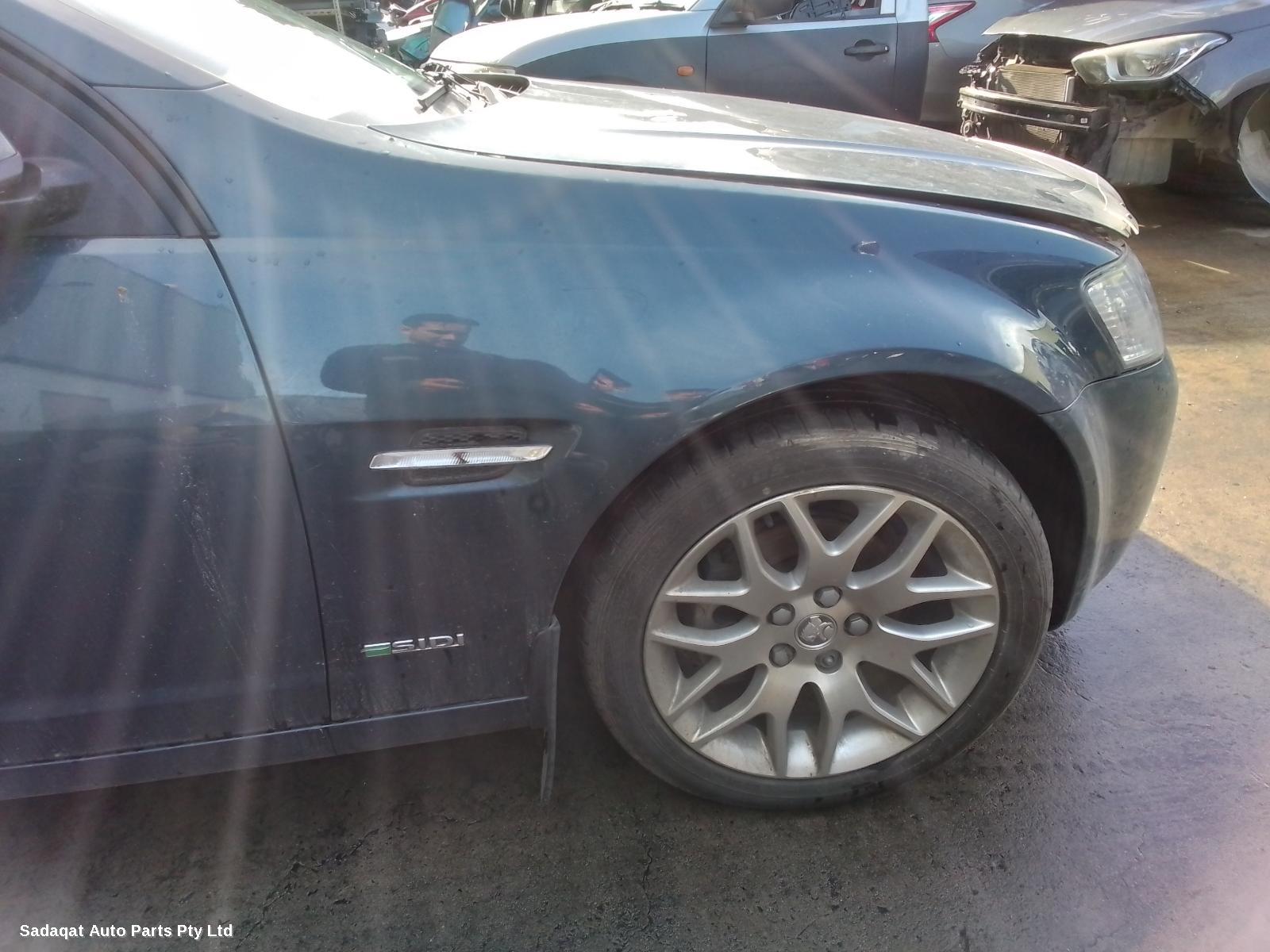 Holden Commodore Right_rear_door_sliding