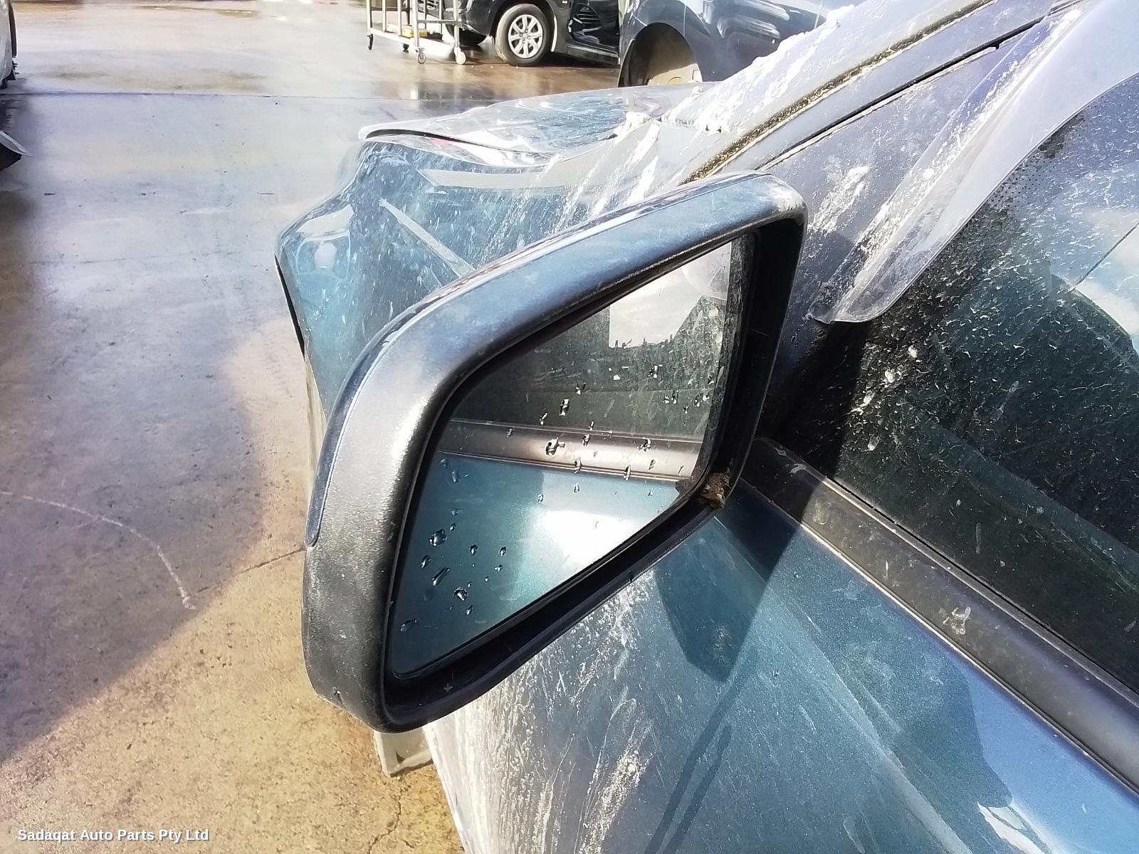 Holden Commodore Right_rear_door_sliding